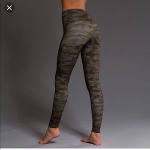 Onzie high waisted green leggings like new